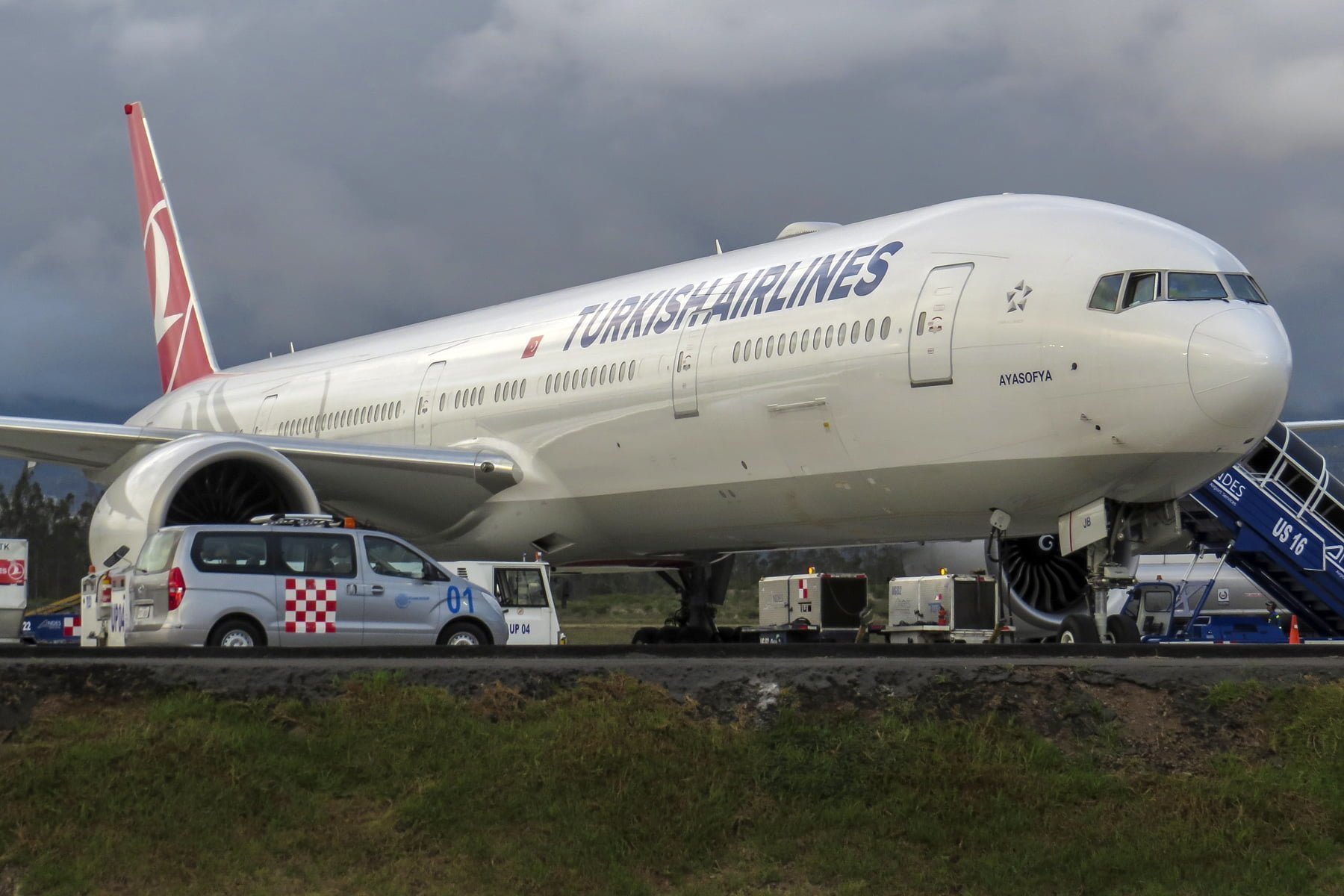 Boeing 777-300 de Turkish Airlines en el Aeropuerto de Quito