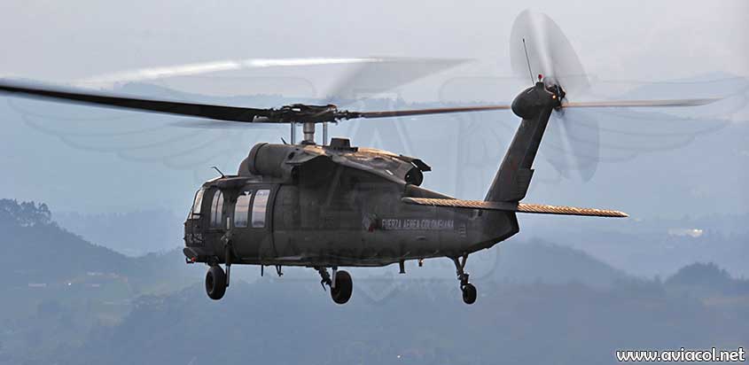 Helicóptero UH-60L Halcón de la FAC