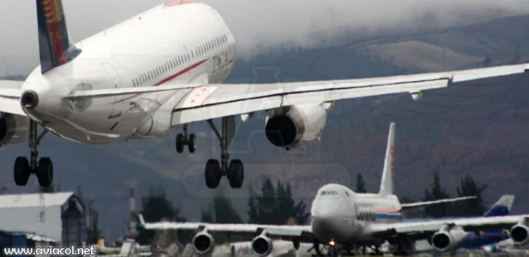 Aviones en un aeropuerto