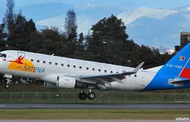 Avión Embraer 170 de Satena aterrizando