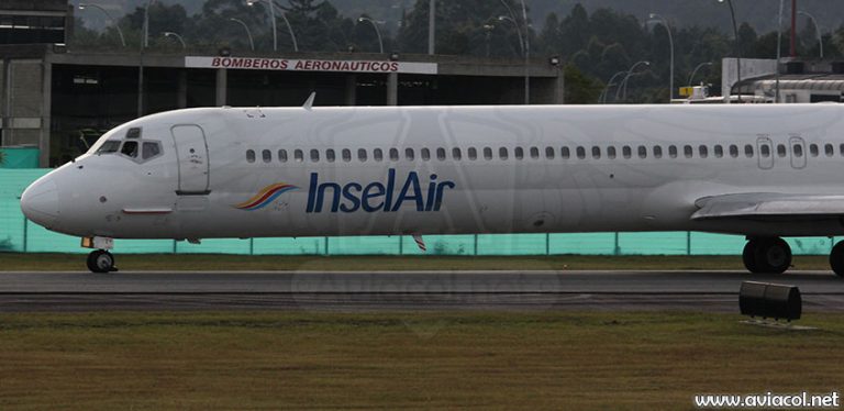 Avión de InselAir en el aeropuerto de Rionegro