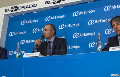 Izq. a der.: Richard Clark, Dir. Comercial Air Europa; Andrés Ortega, Gte. OPAIN; Alberto Cladera, Gte. Air Europa Colombia