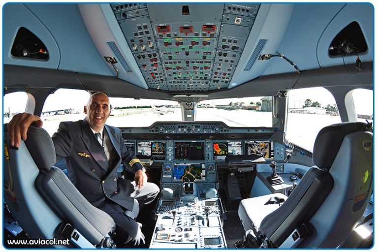 Piloto de Airbus en Cabina - Avion A350XWB - Bogot&aacute;