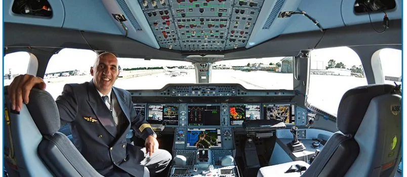 Piloto de Airbus en Cabina - Avion A350XWB - Bogot&aacute;