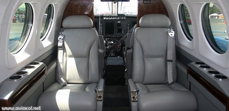 Interior de un avión ejecutivo