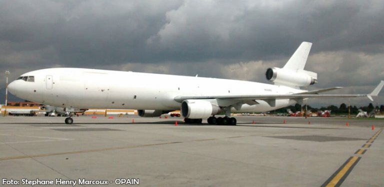Avión MD-11F