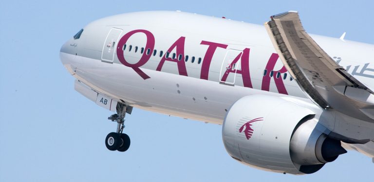 Boeing 777 de Qatar Airways aterrizando