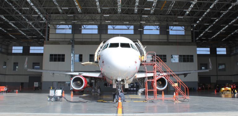 Airbus A320 de Avianca en el MRO.