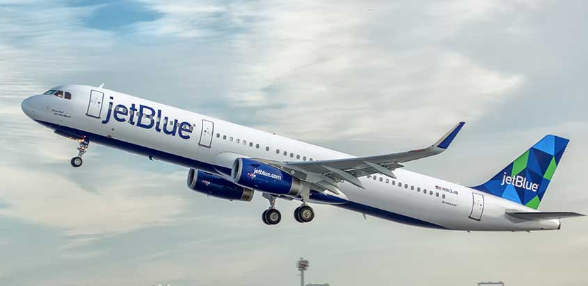 Airbus A321 de JetBlue despegando.