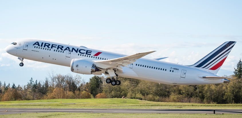 Boeing 787-9 de Air France despegando.