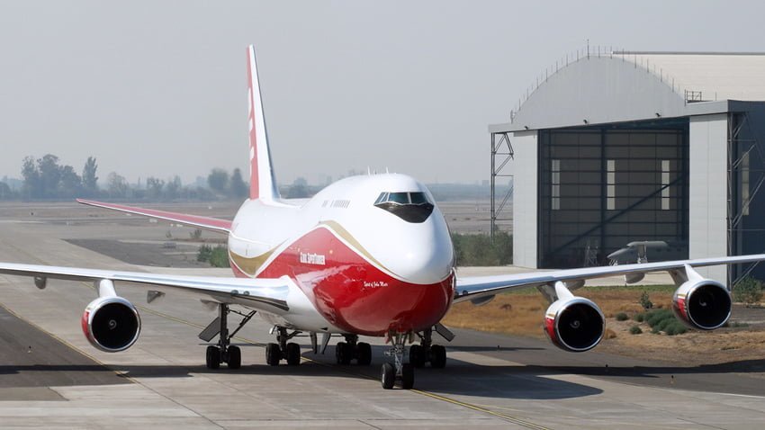 Llegada del Boeing 747 "SuperTanker" a Chile.
