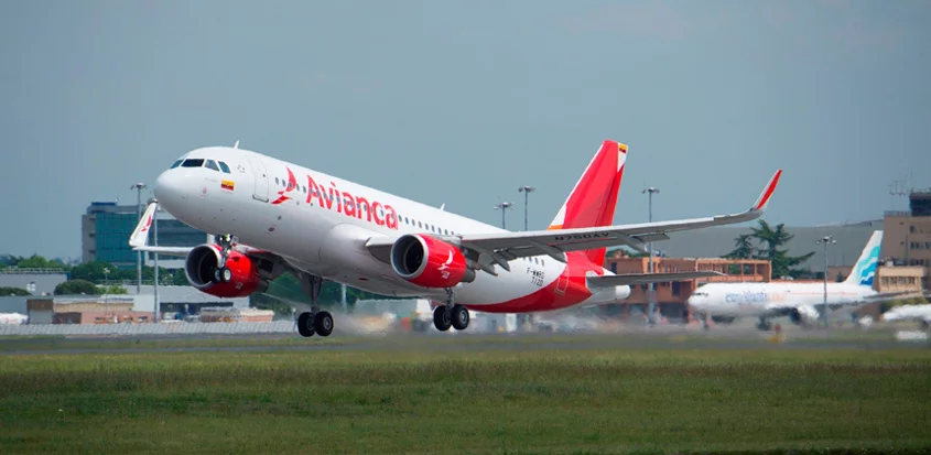 Airbus A320 de Avianca despegando.