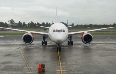 Boeing 787-8 de Avianca llegando a Bogotá desde Madrid.