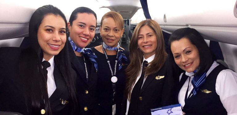Tripulación Femenina en vuelo de Copa Airlines por día de la Mujer.