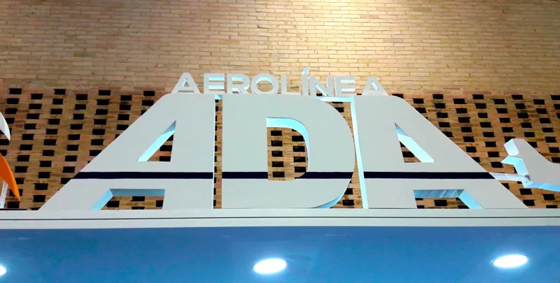 Logo de Aerol&iacute;nea de Antioquia (ADA) en ANATO 2017.