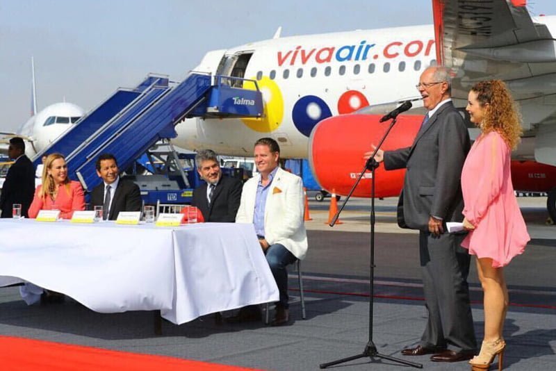 Inauguración del primer vuelo de Viva Air Perú.