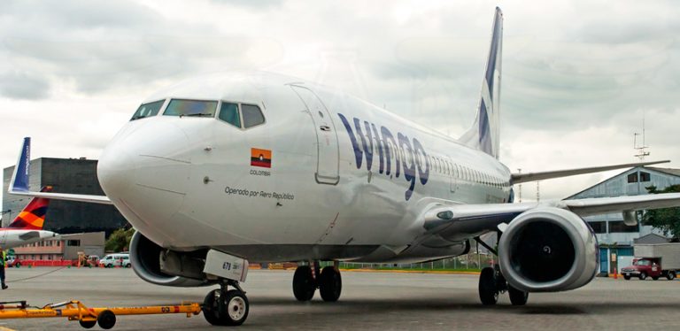 Push back Boeing 737-700 de Wingo.