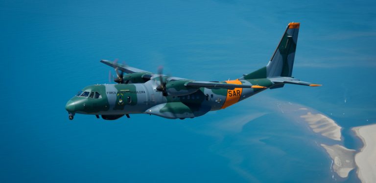 Airbus C295 de búsqueda y rescate de Brasil, en vuelo.