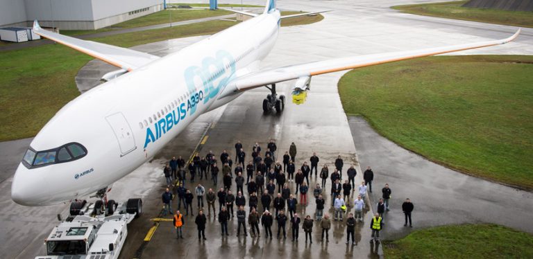 Rollout del primer Airbus A330 neo.