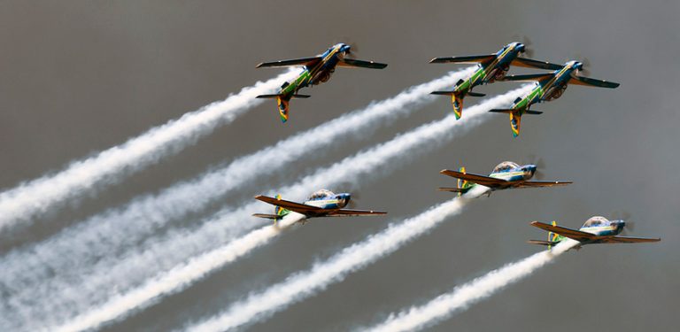 Esquadrilha da Fumaça en formación en F-AIR Colombia 2017.