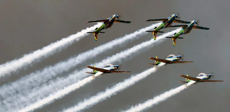 Esquadrilha da Fumaça en formación en F-AIR Colombia 2017.