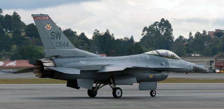F-16 de USAF en su presentación en F-AIR Colombia 2017.