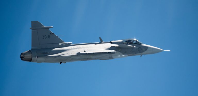 Primer vuelo del Gripen E.