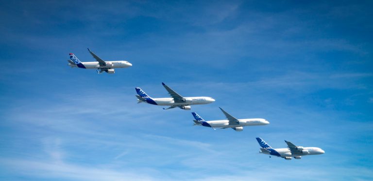 Aviones de la Familia Airbus en formación.