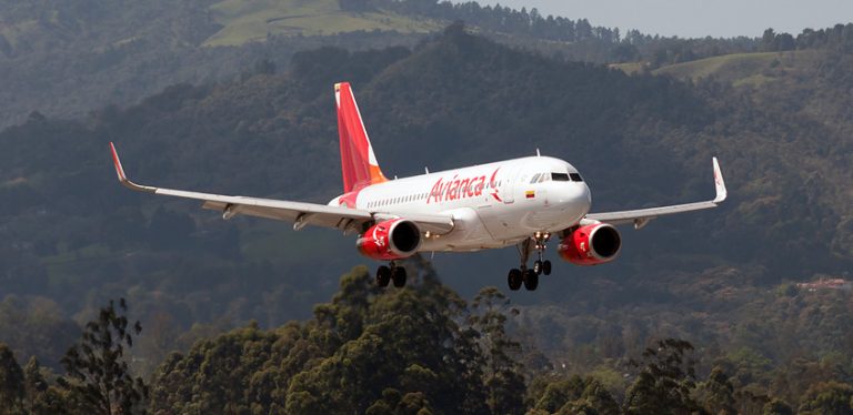 Airbus A319 de Avianca aterrizando en Rionegro.