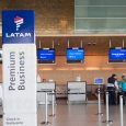 Área de check-in de LATAM Airlines en el Aeropuerto Eldorado de Bogotá.