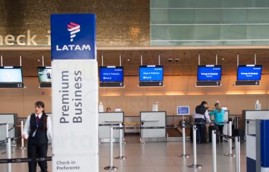 Área de check-in de LATAM Airlines en el Aeropuerto Eldorado de Bogotá.