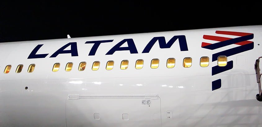 Logo de LATAM Airlines en un Boeing 767-300ER