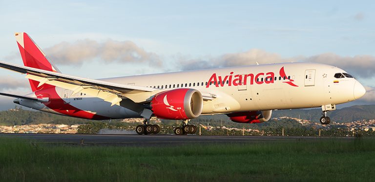 Boeing 787-8 matrícula N780AV que realizó el vuelo desde Bogotá a Abu Dabi.