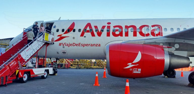 Airbus A320 de Avianca que transporta al Papa Francisco en Colombia.