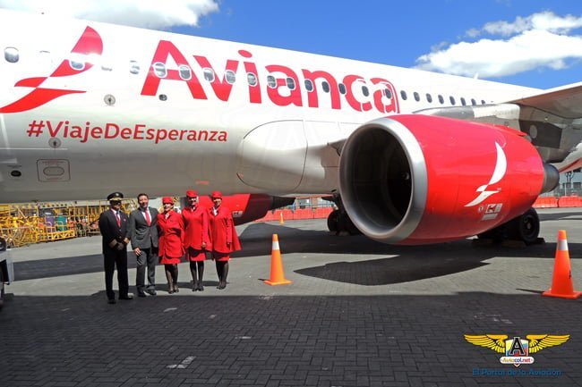 Tripulación de Avianca que transportará al Papa Francisco en Colombia.