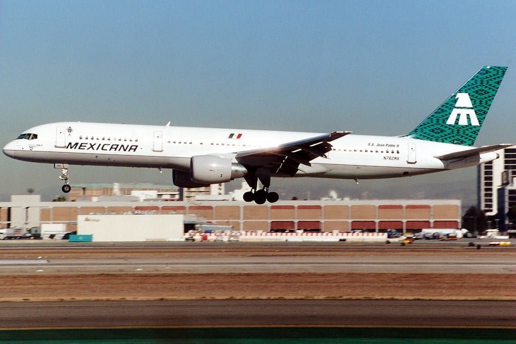 Boeing 757 de Mexicana "Juan Pablo II".