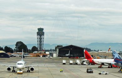 Torre de control del Aeropuerto Internacional Eldorado de Bogotá.