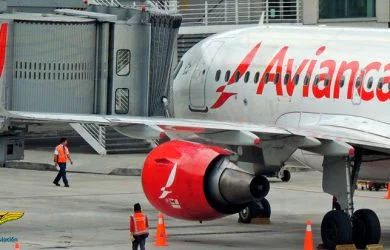 Airbus A319 de Avianca en el Muelle Nacional del Aeropuerto Internacional Eldorado de Bogotá.