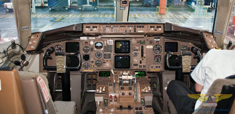 Cabina Boeing 757-200 de Avianca.