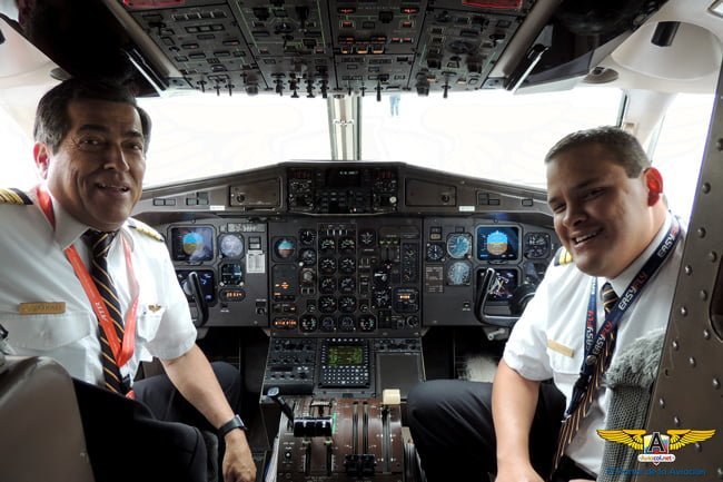 Tripulación al mando del ATR 42-500 de EasyFly en ruta Bogotá-Manizales.