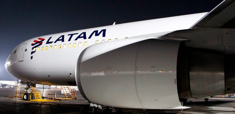 Boeing 767-300ER de LATAM Brasil en México.