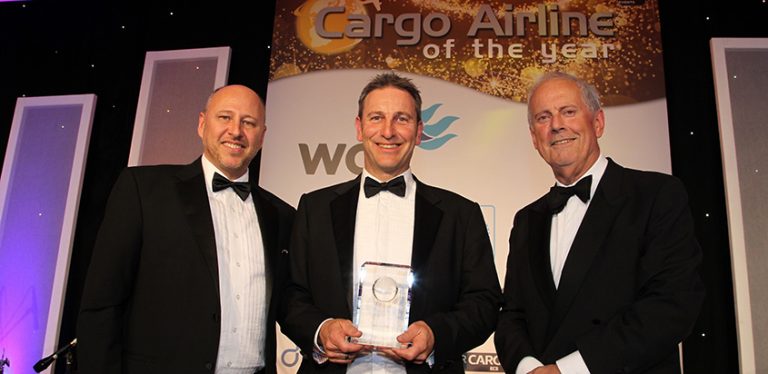 Personal de American Airlines Cargo.