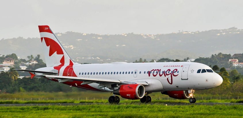 Airbus A319 de Air Canada Rouge en rodaje.