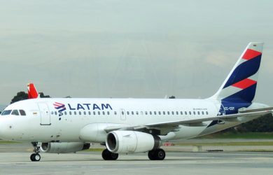 Airbus A319 de LATAM Airlines en plataforma.