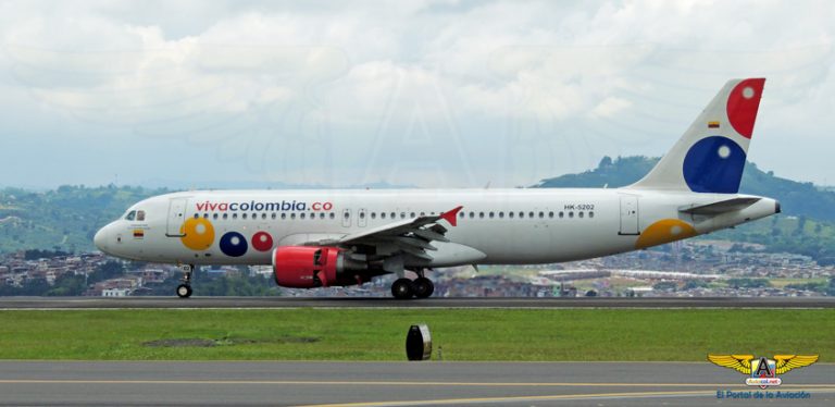 Airbus A320 de VivaColombia en la pista del Aeropuerto Matecaña de Pereira.