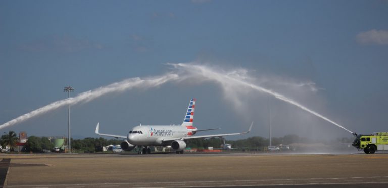 Bautizo al Airbus A319 de American Airlines en su primer vuelo a Cartagena.