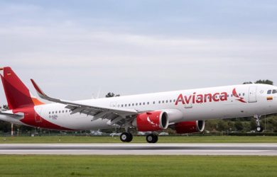 Airbus A321neo de Avianca en despegue.