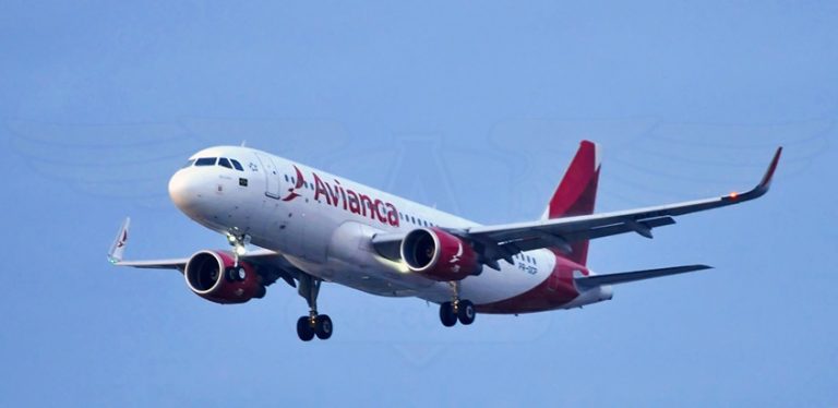 Airbus A320 de Avianca Brasil aterrizando en Guarulhos.