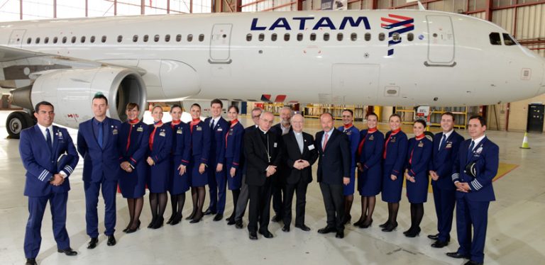 Tripulación de LATAM que transportará la Papa Francisco en su viaje a Chile y Perú.