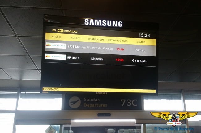 Vuelo a San Vicente del Caguán de SATENA, en la pantalla de la Sala de Embarque.